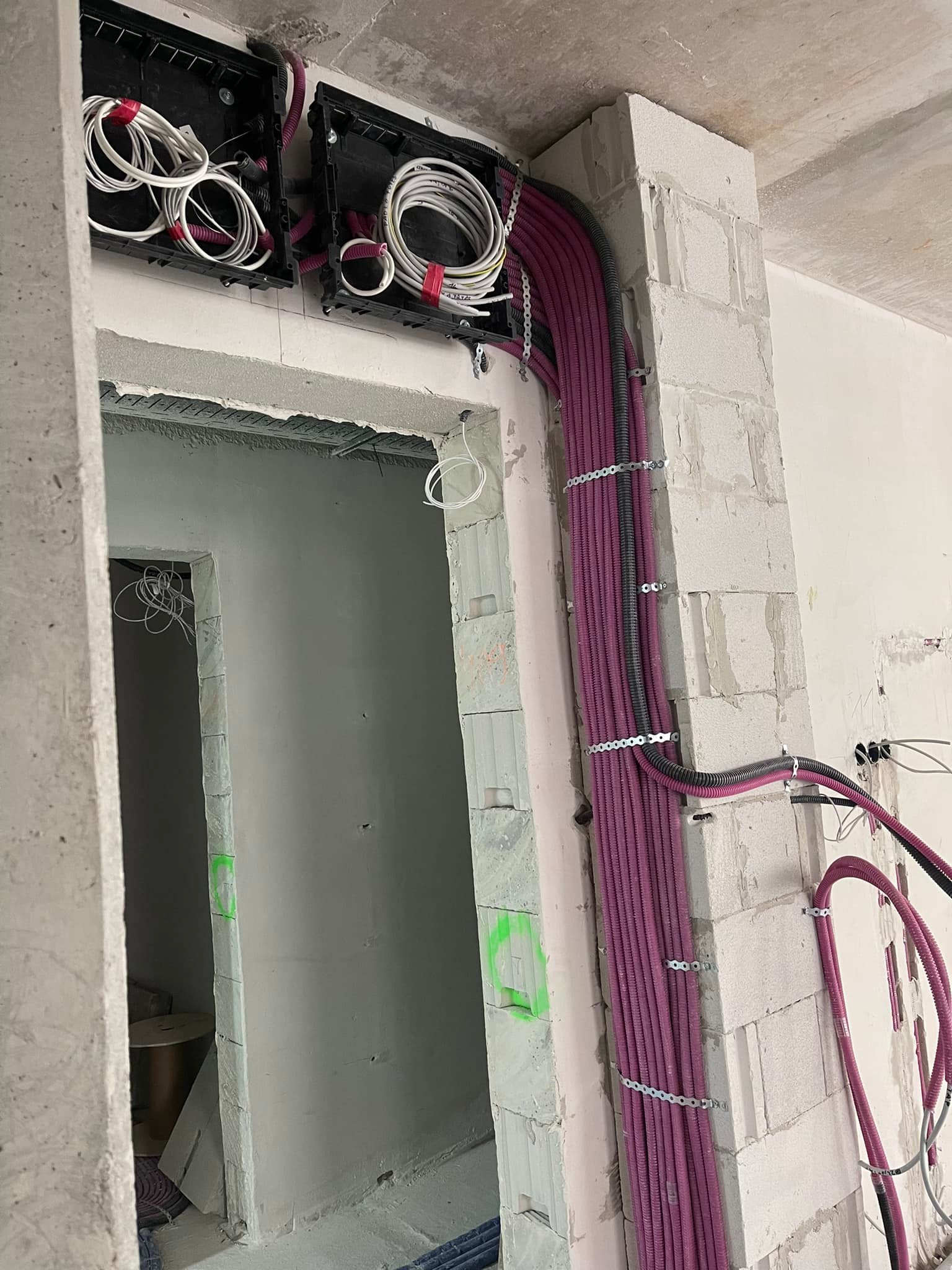 Referencia 21: szakemberek munka közben