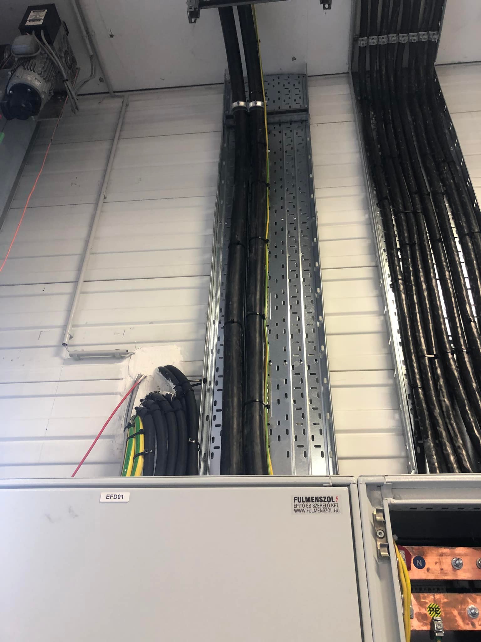 Referencia 6: napelem panelek